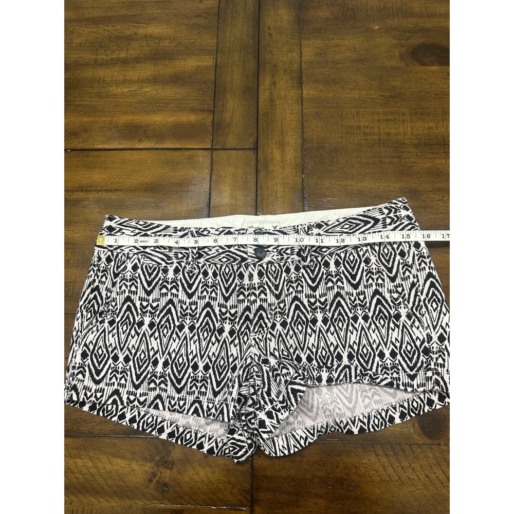 American Eagle Outfitters Black White Tribal Ikat Geometric Shorts Size 4 - Picture 5 of 8
